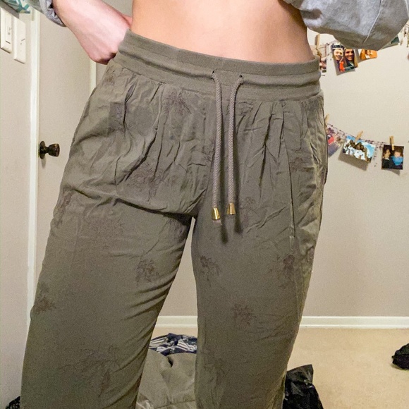 Pants - Detailed Army Green Flowy Pants